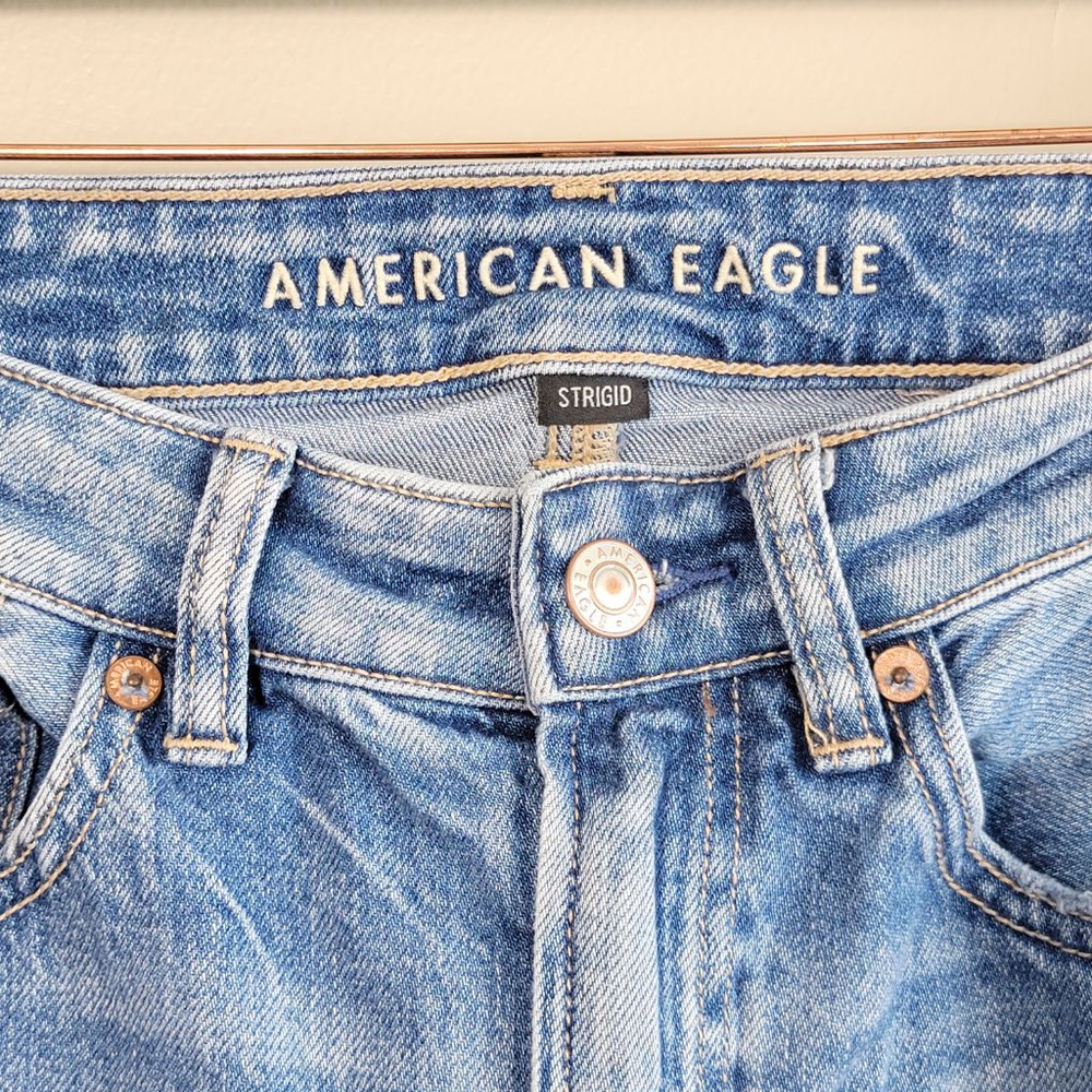 American Eagle Mom Jeans Tapered Leg Hi Rise Ripped Destroyed Medium Blue AE 2 - Picture 2 of 10